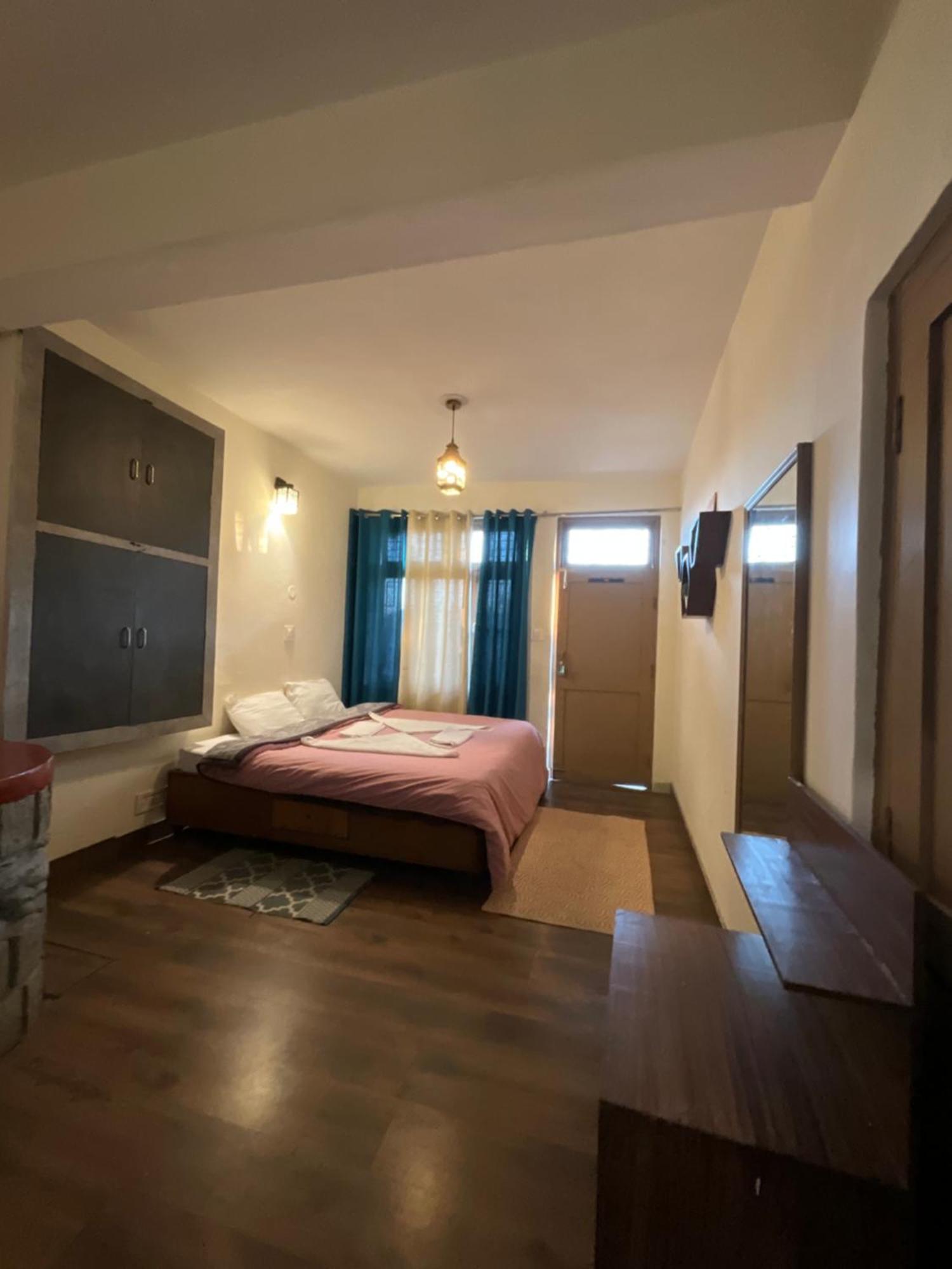Utopia Hostels Dharamkot Mcleodganj Dharamshala Eksteriør billede