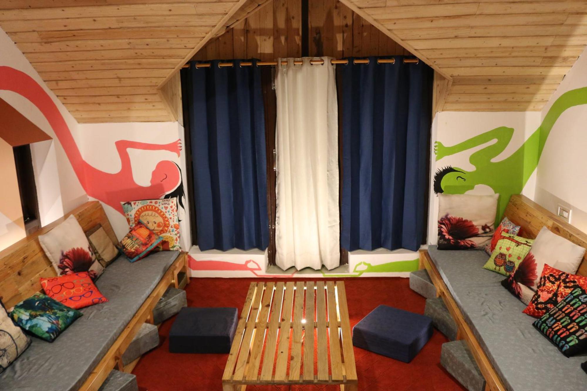 Utopia Hostels Dharamkot Mcleodganj Dharamshala Eksteriør billede