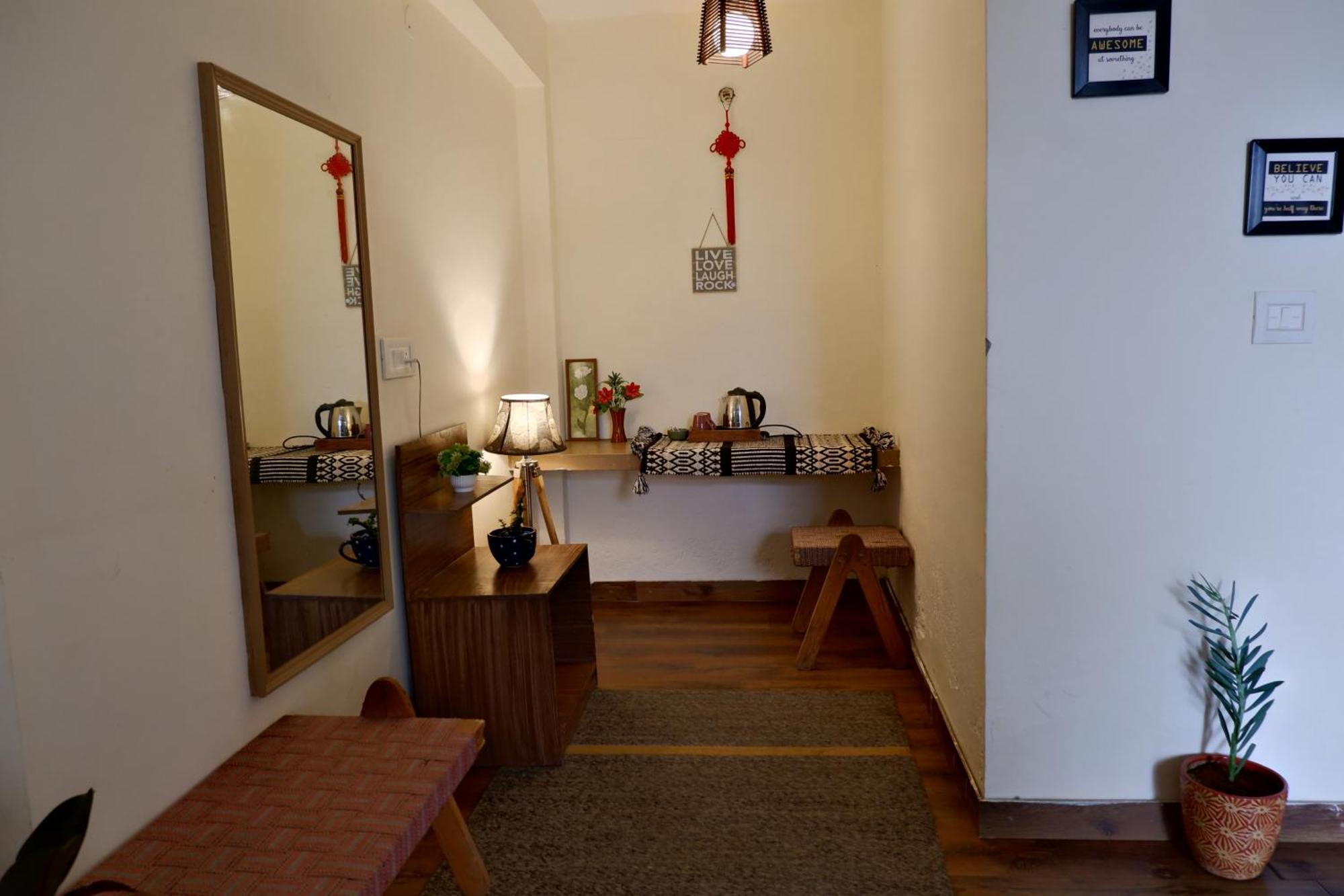 Utopia Hostels Dharamkot Mcleodganj Dharamshala Eksteriør billede